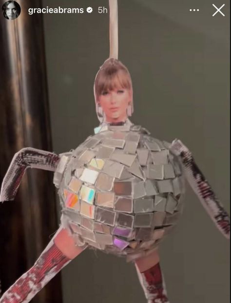 Taylor Swift As A Mirrorball, Taylor Swift And Gracie Abrams, Mirrorball Taylor Swift, Taylor Swift Mirrorball, Hannah Taylor, Estilo Taylor Swift, Taylor Swift Funny, Bestest Friend, Taylor Swift Videos