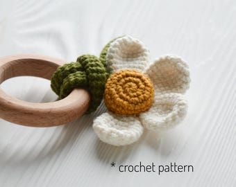 Rattle Crochet, Crochet Nursery Decor, Crochet Rattle, Daisy Crochet, Newborn Crochet Patterns, Crochet Daisy, Crochet Ornaments, Haken Baby, Crochet Simple