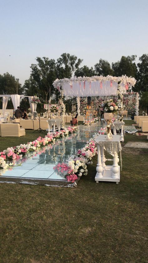 Pakistani Wedding Decor, Outdoor Wedding Decor, Nikah Decor, Night Wedding Decor, Pakistan Wedding, Wedding Hall Decorations, Wedding Stage Decor, Rustic Wedding Decorations, Wedding Entrance Decor