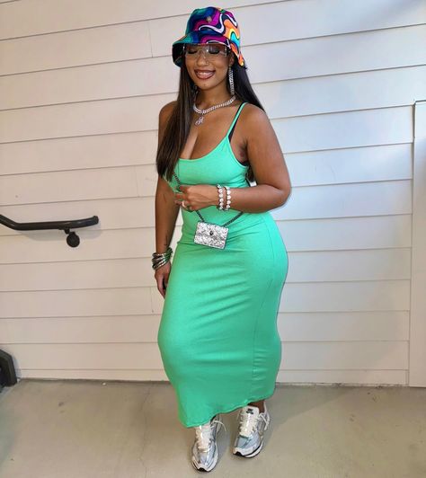 ashlee nicole | 🅿️rettiest problem @FashionNovaCurve 👗: Stella Ribbed Maxi Dress | Instagram Summer Sneakers Outfit, Chilled Outfits, Wardrobe Renovation, Cookout Outfit, Cute Online Clothing Stores, Travel Attire, Curvy Casual Outfits, New Balance 9060, Trendy Spring Outfits