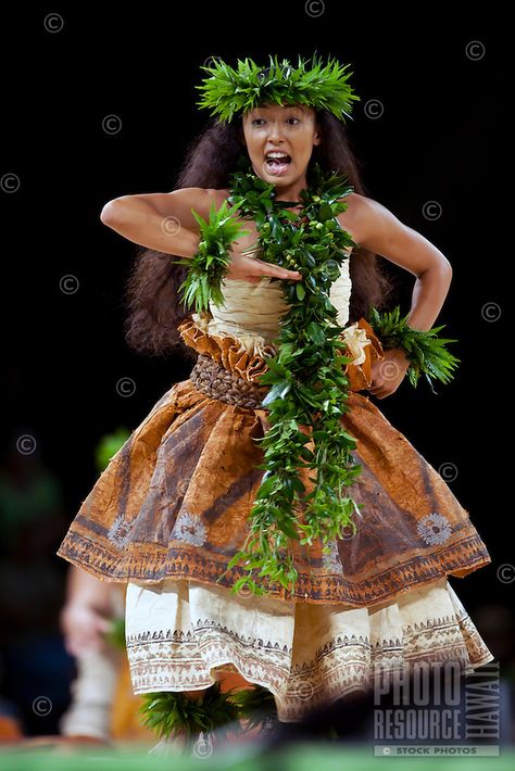 Hula Kahiko, Merrie Monarch Festival, Moana Jr, Polynesian Dance, Hawaii Hula, Hawaiian Dancers, Polynesian Islands, Polynesian Art, Hula Dance