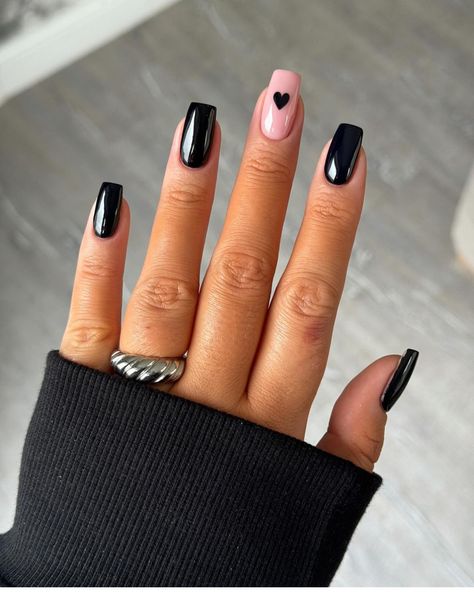 Trendy Short Nails, Black Gel Nails, Heart Nail Designs, Nagel Tips, Short Coffin Nails, Simple Gel Nails, Nails Polish, Short Acrylic Nails Designs, Heart Nails