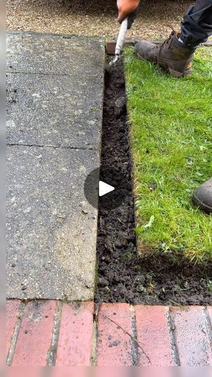 Lawn Edging Ideas, Lawn Ideas, Lawn Edger, Diy Lawn, Edging Ideas, Lawn Edging, Garden Edging, Straight Line, Oddly Satisfying