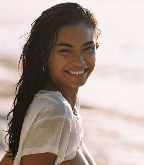 Kelly Gale, Kyra Santoro, Jessica Clement, Cameron Hammond, Mgmt, Body Poses, Beauty Icons, Instagram And Snapchat, Elegant Woman