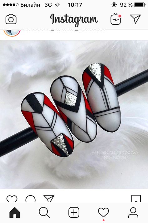 Geometry Nails Design, Geometric Gel Nails, Gel Nails Geometric Design, Geometric Nail Art Designs, Summer Geometric Nail Art, Geometric Nail Art Long Nails, Subtle Nail Art, Line Nail Art, Modern Nail Art