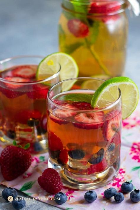 Plants Benefits, Red Clover Tea, Lime Drinks, Almond Flour Muffins, Cut Strawberries, Medicinal Tea, Raspberry Tea, Roasted Shrimp, Herbal Teas Recipes