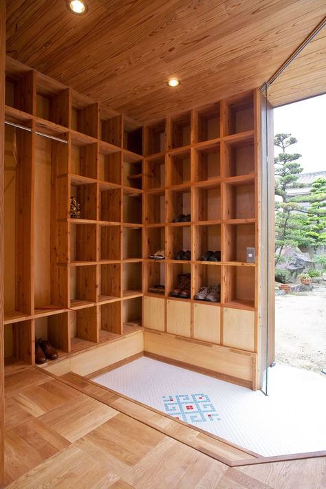 Shelf-Pod by Kazuya Morita Architecture Studio | HomeDSGN, a daily source for inspiration and fresh ideas on interior design and home decoration. Japanese Entryway, Dojo Design, Japanese Home Design, Pod House, Japanese Style House, Beautiful Entryways, Wooden Porch, Asian Homes, Asian Home Decor