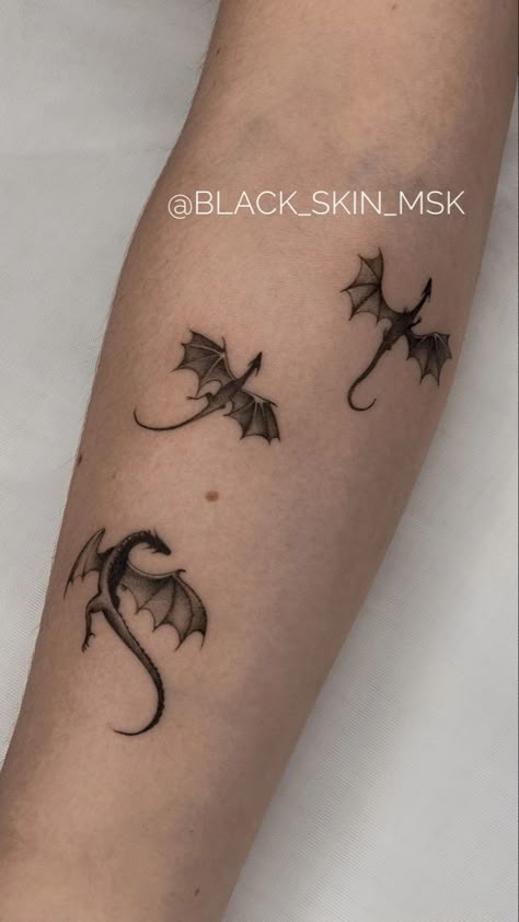 Toothless Tattoo, Perspective Tattoos, Toothless And Light Fury, Black Dragon Tattoo, Dragon Tattoo Arm, Small Dragon Tattoos, Mark Tattoo, Saved Tattoo, Kunst Tattoos