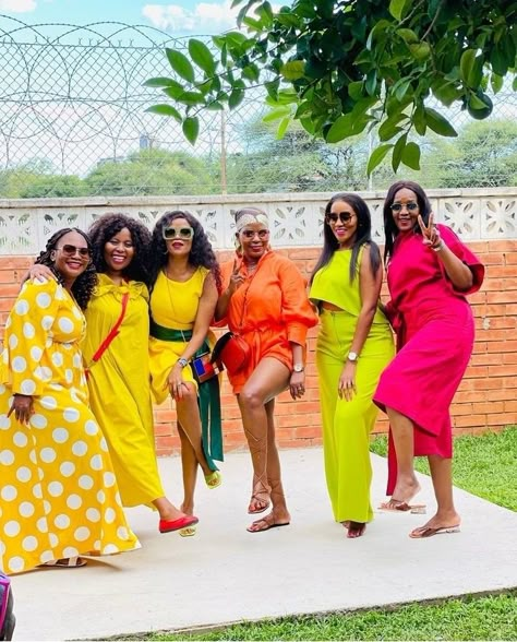 Color Coordinated Outfits Friends, Derby Outfits For Women Classy, Groupie Outfit, Afrocentric Style, Party Etiquette, Brunch Attire, Outfit Coordination, Coordinates Outfits, Fashion Work Outfit