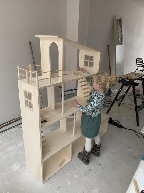 Wooden Barbie House, Dollhouse Furniture Plans, Diy Barbie House, Doll House Plans, Basement Design Ideas, Diy Presents, Modern Dollhouse, Wooden Dollhouse, Barbie Diy