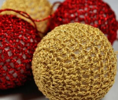 Once Crochet Holiday, Crochet Ornament Patterns, Christmas Crochet Patterns Free, Crochet Snowflake Pattern, Crochet Ball, Knit Christmas, Crochet Xmas, Crochet Christmas Trees, Crochet Christmas Decorations