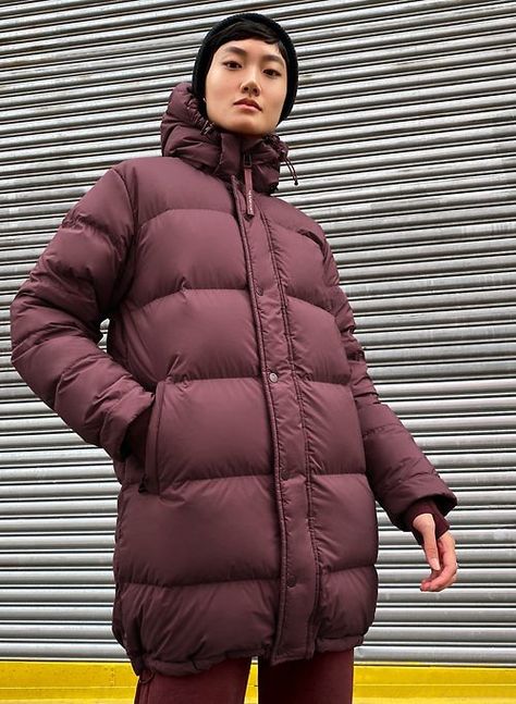 Tna The Super Puff Mid Super Puff Mid, Best Winter Jacket, Tna Super Puff, Best Winter Jackets, The Super Puff, Puffer Jacket Style, Puffer Jacket Outfit, Super Puff, Matte Fabric