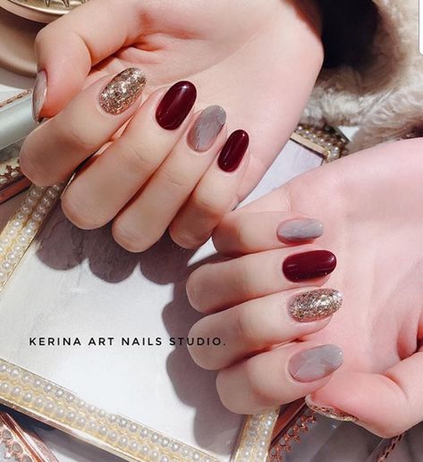 Burgundy, taupe/beige, gold glitter Ongles Beiges, Glitter Manicure, Gold Glitter Nails, Pinterest Nails, Burgundy Nails, Super Nails, Trendy Nail Design, Popular Nails, Cool Nail Designs