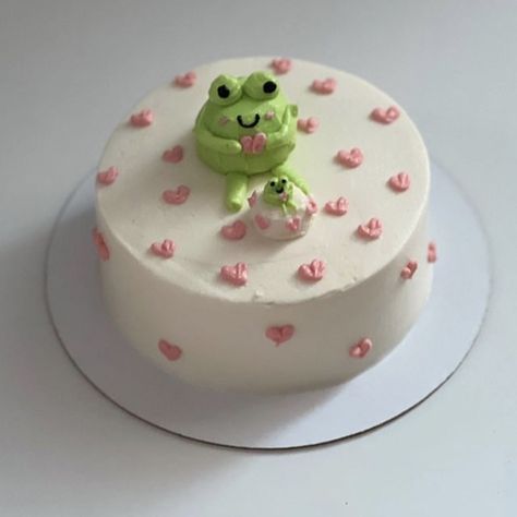 Pretty Birthday Cakes Simple, Animal Cakes For Kids, Frog Birthday Cake, Gothic Birthday Cakes, Funny Cakes, 15th Birthday Cakes, Frog Cake, Anime Cake, Beautiful Cake Designs