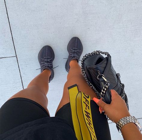 Yeezy Boost Outfit, Outfits With Yeezy, Yezzy Shoes Women, Yeezy Boost 350 Outfit, Yeezy Shoes Outfit, Yeezy Outfit Women, Yeezy Outfit, At Home Outfits, Yeezy Boots