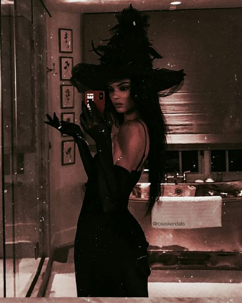 kendell jenner as a witch Kendall Jenner Halloween, Vampire Aesthetics, Celebrity Halloween Costumes, Witch Halloween Costume, Halloween Express, Halloween Inspo, Cute Halloween Costumes, Kendall And Kylie, Elegant Party