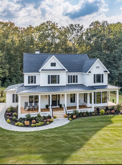 Country Home Exterior, Dream House Aesthetic, Dream Life House, Custom Home Plans, Classic Farmhouse, Home Exterior, Ranch Style Homes, White Farmhouse, Dream House Rooms