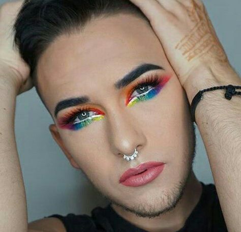 Dranatic male pride makeup Male Pride Outfit, Men’s Pride Makeup, Pride Parade Makeup Ideas, Pride Costume, Festival Makeup Rhinestones, Pride Ideas, Festival Makeup Tutorial, Rave Halloween, Crazy Eye Makeup