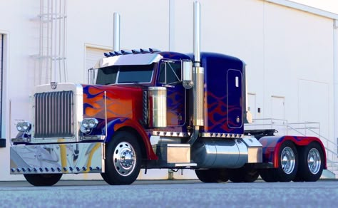 Original Movie Trilogy Optimus Prime camión en Hascon - Transformers Noticias - TFW2005 Optimus Prime Printable, Optimus Prime Truck, Optimus Prime Art, Optimus Prime Wallpaper Transformers, Optimus Prime Wallpaper, John Rambo, Transformers Cars, Transformers Design, Custom Big Rigs