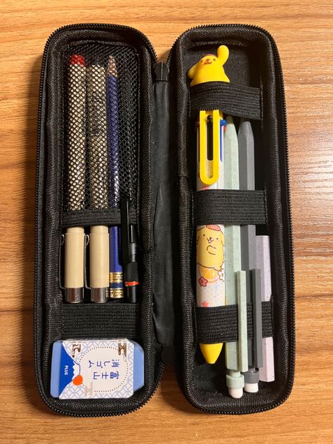 Mechanical Pencils Aesthetic, Japanese School Bag, Studying Stationary, Everyday Bag Essentials, School Bag Essentials, Inside My Bag, Study Stationery, Purse Essentials, Pen Collection