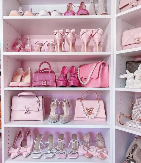 Pink Closet Ideas, Pink Shopping Aesthetic, Pink Girly Things Accessories, Anything Pink, Cute Hand Bags, Pink Shopping, Nana Jacqueline, Pink Closet, Pink Glamour