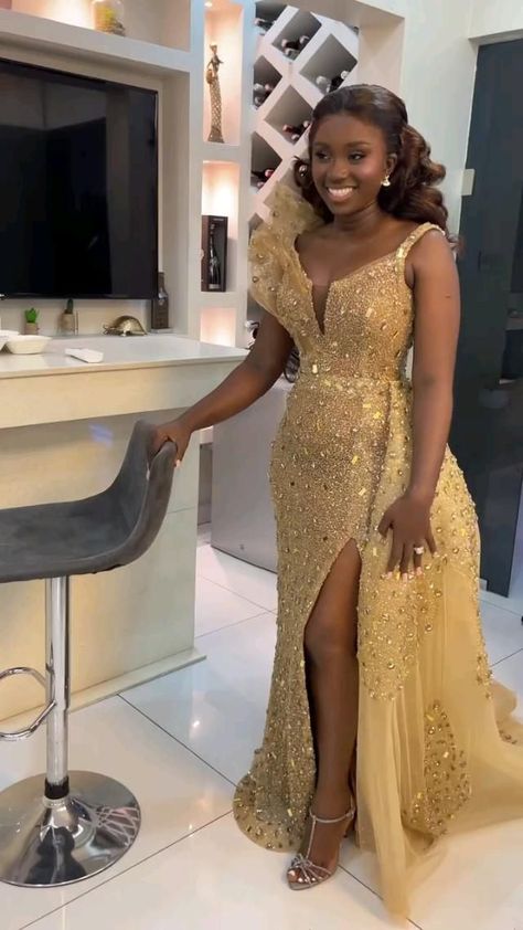 Nigerian Prom Dress, Gold Wedding Party, Gowns Long Sleeve, Lace Dress Classy, African Bridal Dress, Nigerian Lace Styles Dress, African Prom Dresses, Best African Dresses, Lace Gown Styles