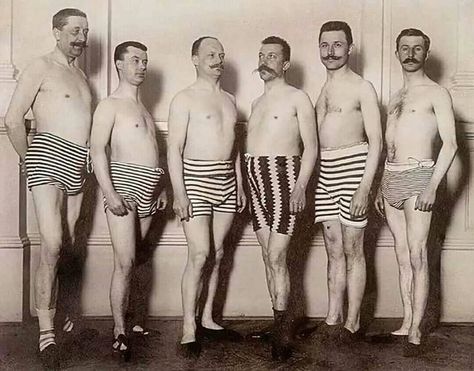 Vintage Swim, Vintage Swimwear, Vintage Swimsuits, Photo Vintage, Vintage Portraits, Vintage Beach, Men's Beauty, Mode Vintage, Vintage Photographs