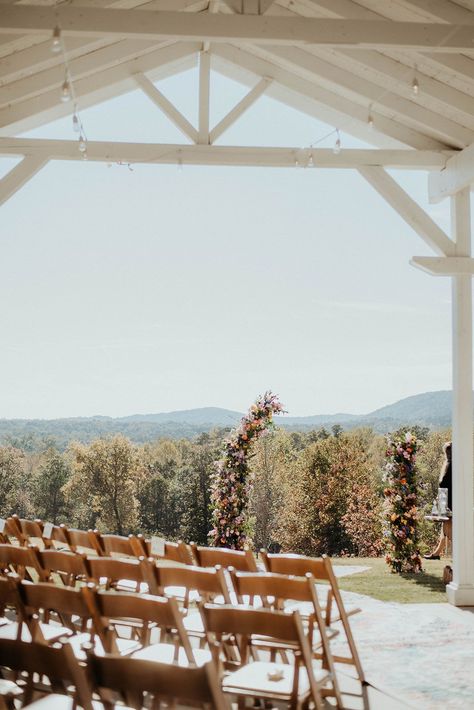 A Unique Georgia Wedding | North Georgia Wedding Venues | Ruzin Cunningham Photos | Looking for Georgia wedding inspiration? This North Georgia mountain wedding will give you all the wedding inspo! Find more Georgia wedding venues ideas, Georgia wedding photos, Georgia wedding photography, and North Georgia wedding ideas! Book Ruzin as your Georgia wedding photographer at ruzincunningham.com! North Ga Wedding Venues, Wedding Venues Ideas, Georgia Mountain Wedding, North Georgia Wedding Venues, Vintage Wedding Venues, Smith Wedding, North Georgia Wedding, Atlanta Wedding Photography, Georgia Wedding Venues