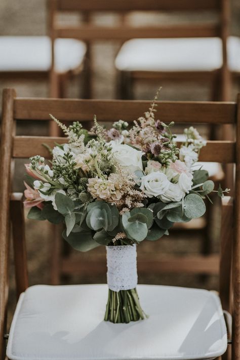 Pretty Wedding Bouquet, Simple Wedding Bouquets, Rustic Wedding Ideas, Rustic Wedding Bouquet, Rustic Wedding Flowers, Hand Bouquet, Pretty Wedding, Thessaloniki, Bride Bouquets