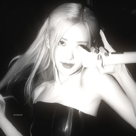 Rosé icon.﹙𝗍𝖺𝗀𝗌: #roséicon #rosé #darkstan #annaxczs﹚ I𝖼𝗈𝗇𝗌 𝖻𝗒 𝗆𝖾, 𝖽𝗈 𝗇𝗈𝗍 𝗋𝖾𝗉𝗈𝗌𝗍 𝖺𝗇𝖽/𝗈𝗋 𝗋𝖾𝗆𝗈𝗏𝖾 𝗍𝗁𝖾 𝖼𝗋𝖾𝖽𝗂𝗍𝗌. Rosé Icons Dark, Rosé Icons Aesthetic, Rose Dark Icons, Rosé Blackpink Icons, Rose Icon, Park Chaeyoung, Rosé Blackpink, Blackpink Rose, Blonde Girl