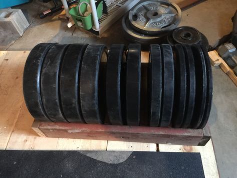 Diy Bumper Plate Storage, Bumper Plate Storage, Diy Exercise Equipment, Diy Bumper, Fancy Home, Building A Home Gym, Gym Storage, Diy Gym Equipment, Home Gym Garage