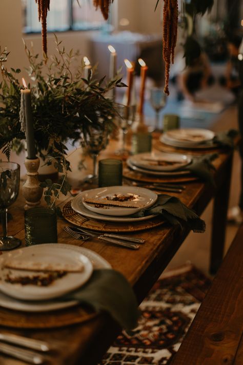 Deep Green Table Setting, Dark Earth Tones Wedding, Dark Orange And Green Wedding, Green And Rust Table Setting, Olive Green And Bronze Wedding, Green And Orange Wedding Table, Olive And Brown Wedding, Earth Tone Table Setting, Dark Wood Table Setting