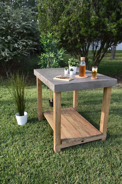 Concrete Furniture Ideas, Outdoor Pizza Oven Area, Concrete Outdoor Furniture, Pizza Table, Pizza Station, Concrete Kitchen Island, Modern Outdoor Dining Table, Kitchen Bars, Ooni Pizza