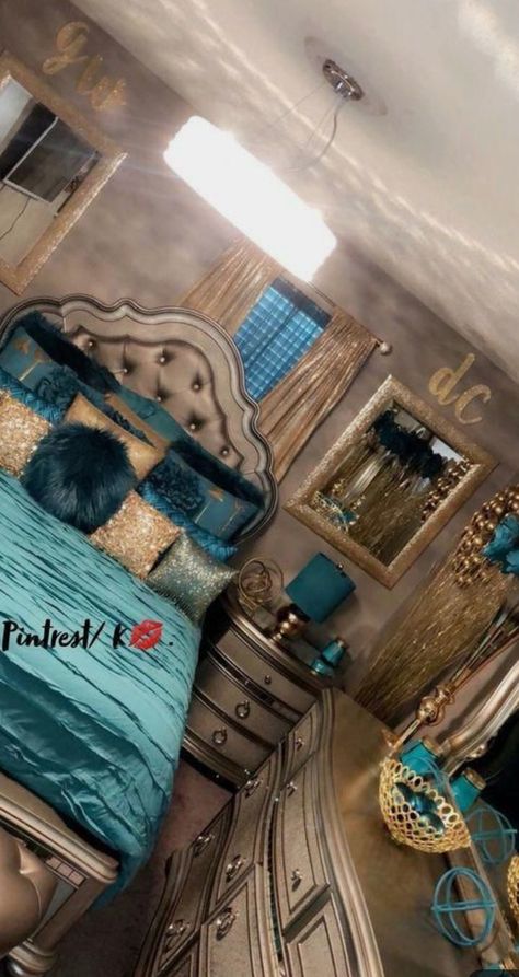 Beautiful silver, teal, greys n golds elegant yet bold Made Bed, Glamourous Bedroom, Glam Bedroom, Gold Bedroom, Dekorasi Kamar Tidur, Classy Decor, Design Remodel, Versace Home, Bedroom Goals