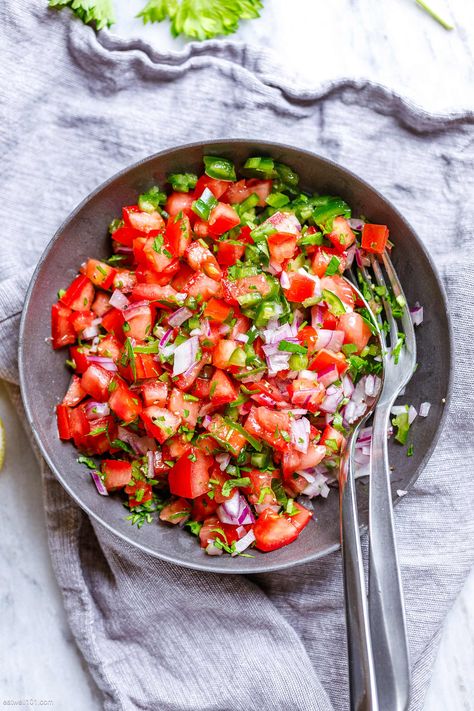 Jalapeño Tomato Salad Recipe – Easy Tomato Salad Recipe — Eatwell101 Tomato Salad Recipes, Butter Chicken Recipe, Tasty Pancakes, Best Salad Recipes, Yummy Salad Recipes, Juicy Tomatoes, Tomato Salad, Easy Salad Recipes, Diced Tomato