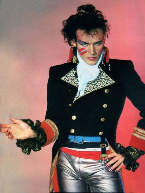 Adam Ant-love him. love the Napoleonic era meets New Wave fashion. this was swagger before there was swagger Ant Music, Fashion Eras, New Wave Music, Dark Wave, Black Planet, Adam Ant, Valley Girl, Olden Days, Fashion 80s