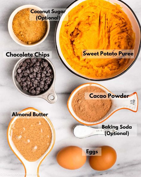 Ingredients to make sweet potato brownies. There are sweet potato puree, cacao powder, almond butter and 2 eggs. There are also some additional ingredients to make this recipe even better, include coconut sugar, chocolate chips. Keto Pumpkin Muffins, Brain Healing, Flourless Brownie Recipe, Low Carb Pumpkin Muffins, Flourless Baking, Recipes Muffins, Healthy Holiday Desserts, Sweet Potato Dessert, Gluten Free Pumpkin Spice