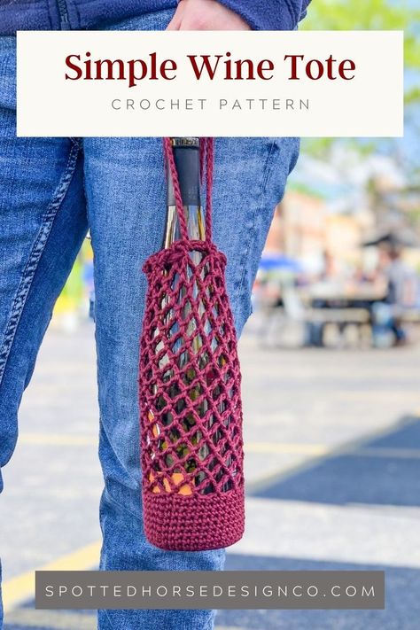 woman carrying a bottle of wine in a crocheted wine bottle bag. Wine Bag Pattern, Bottle Decoration Ideas, Crochet Water Bottle, Tote Crochet, Crochet Tote Pattern, Wine Bottle Gift Bag, Bottle Cozies, Bottle Decoration, Cozy Crochet Patterns