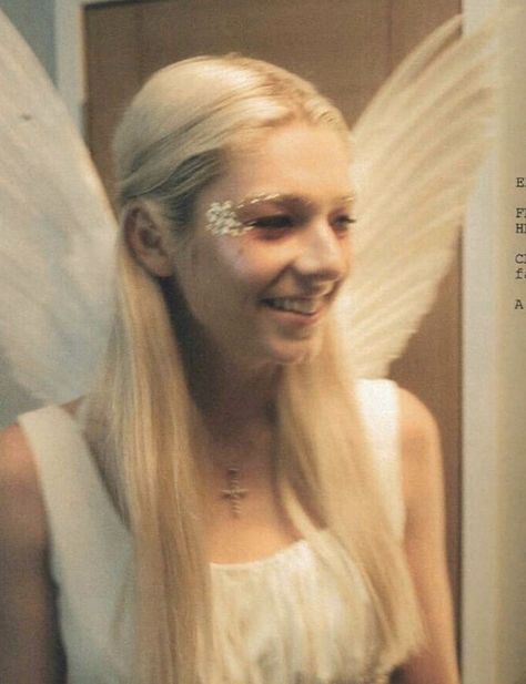 Jules Euphoria, Estilo Zendaya, Hunter Schafer, Angel Costume, Grunge Fashion Soft, Hearts Girl, 90s Fashion Outfits, Rococo Style, Old Paintings