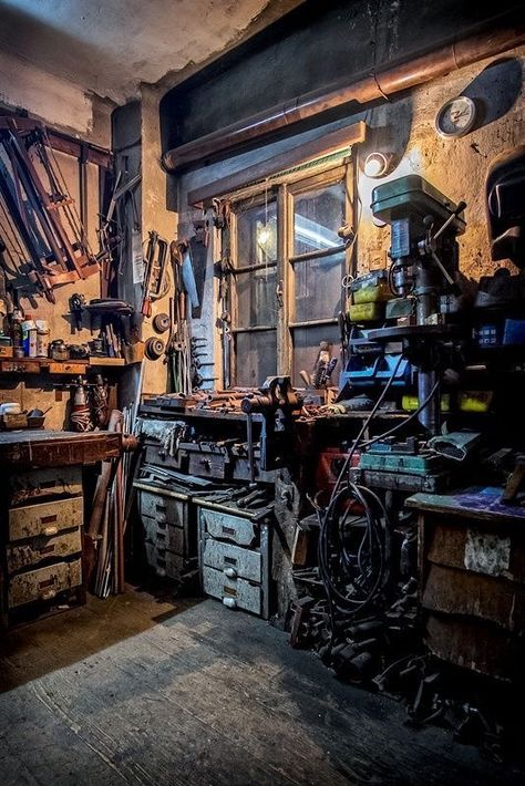 Man Cave Barn, Ultimate Man Cave, Cool Garages, Cave Home, Woodworking Projects Furniture, Workshop Studio, Old Garage, Man Cave Home Bar, Woodworking Projects For Kids