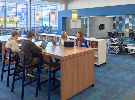 Similar to a central college campus union, the Grain Valley High School media center represents the heart of the school. Glass dividers promote connectivity to the lecture hall, makerspace and small group collaboration rooms while providing views into the expansive courtyard. #K12 #WeDesignTheFuture #Schools #Education Library High School, High School Media Center Design, Private School Library, Small High School Building, Secondary School Library Design, High School Project, Early Childhood Centre, High School Education, Room Library