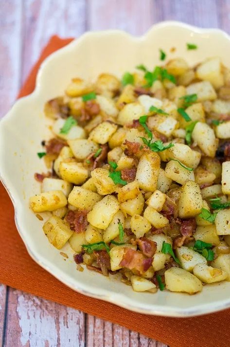 German Pan Fried Potatoes. Bratkartoffeln. Easy and tasty side dish. They go wonderfully with German Schnitzel or Bratwurst. #german #side #sidedish #recipe #cooking #food #glutenfree #paleo #whole30 Pan Fried Potatoes, Egg Dishes, Veggie Tales, Holiday Side, German Recipes, Holiday Side Dishes, Fried Potatoes, Potato Dishes, German Food