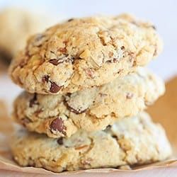 The $250 Neiman Marcus Cookie via @browneyedbaker Neiman Marcus Cookie Recipe, Nordstrom Cafe, Neiman Marcus Cookies, Brown Eyed Baker, Famous Recipe, Chocolate Nuts, Cookies Recipes, Oatmeal Cookies, Vegetarian Chocolate