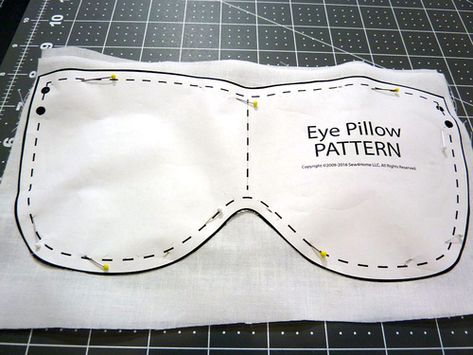 Weighted Eye Pillow, Eye Pillow Diy, Eye Pillow Pattern, Heart Eye, Lavender Eye Pillows, Large Knitting, Eye Pillow, Small Sewing Projects, Eye Pillows