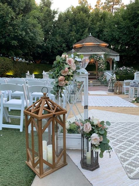 Fairytail Garden Wedding, Rose Court Garden Disneyland, Gazebo Fall Wedding Decorations, Fairytail Wedding Decorations, Wedding Gazebo Decorations Outdoor, Wedding Gazebo Ideas, Fairy Tail Wedding Theme, Fairy Tale Wedding Theme, Classic Fairytale Wedding