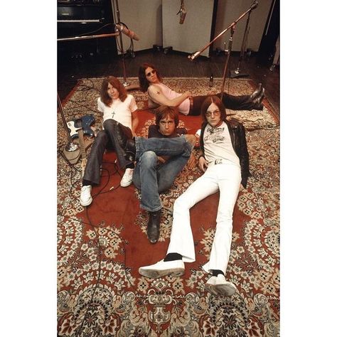 The Rusty Pin sur Instagram : Back in London🍻 All orders shipped and a bunch of new stuff to come! Here’s my fav photos of The Stooges for you all 😘 Amy Locane, Coffee Table Photo Book, Proto Punk, Iggy And The Stooges, The Stooges, Cheap Books, Hermann Hesse, Iggy Pop, Initial Prints