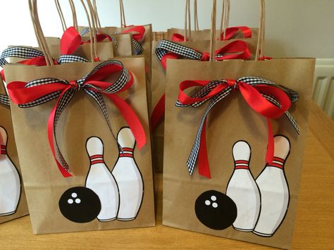 Party bags for Bowling Party Bowling Banquet Ideas, Teenage Bowling Party, Bowling Themed Birthday Party, 18th Birthday Bowling Party, Bowling Party Ideas, Wii Bowling, Bowling Themed Birthday Party Favors, Bowling Favors, Bowling Alley Party