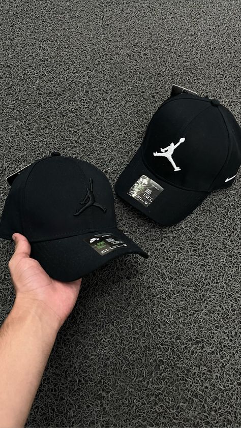 Swag Hats, Trendy Caps, Hat Aesthetic, Luxury Hats, Clothes Men, New Era, Gucci, Mens Outfits, Boutique