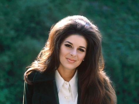 90s Fluffy Hair, Layers Curtain Bangs, Ref Hair, Bobbie Gentry, Layers Face Framing, Boho Updo, Love Mood, Glen Campbell, Framing Layers