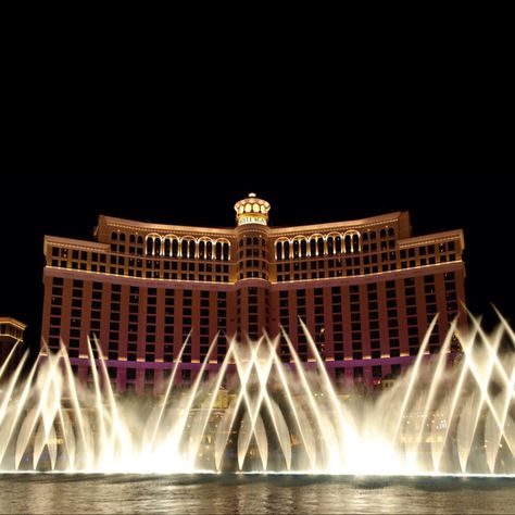 Las Vegas Bellagio Fountain, Las Vegas Fountains, The Bellagio Las Vegas, Bellagio Fountains Las Vegas, Las Vegas Travel Poster, Bellagio Vegas, Las Vegas Bellagio, Travel Embroidery, Vegas Bellagio